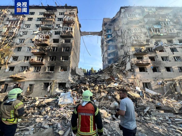 58配资 泽连斯基：基辅等地遭俄大规模空袭，已致近百人死伤