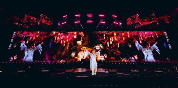 恒牛网 周深「深深的」巡回演唱会青岛站落幕 结合在地文化打造“城市级文化事件”